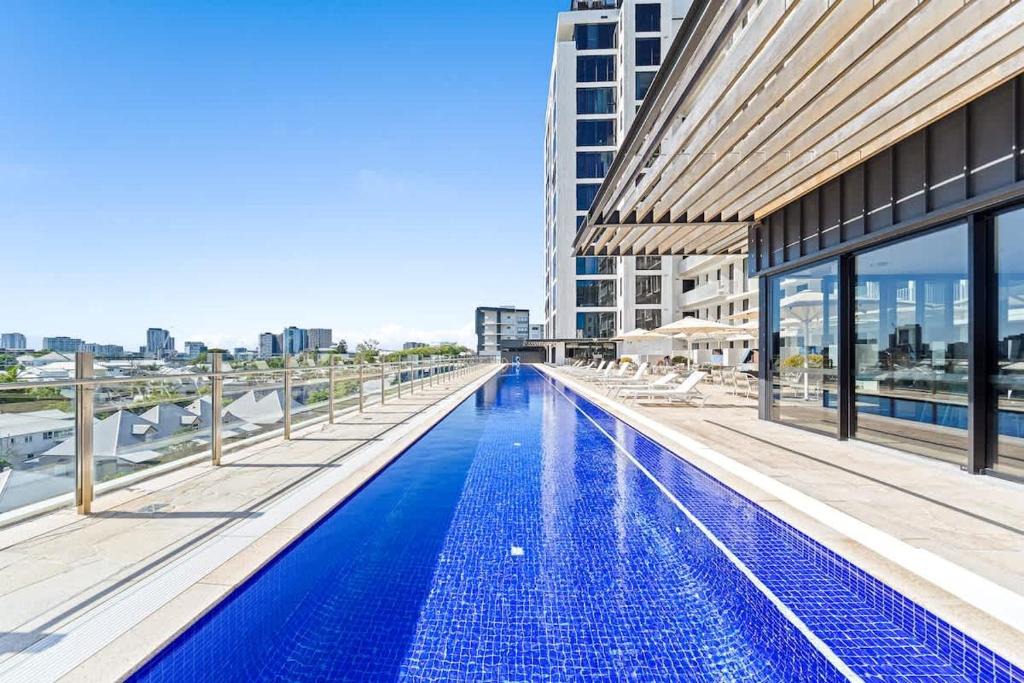 Spring Hill Apartment | Johnson - Modern BrisbaneCity-Fringe Apt w Parking