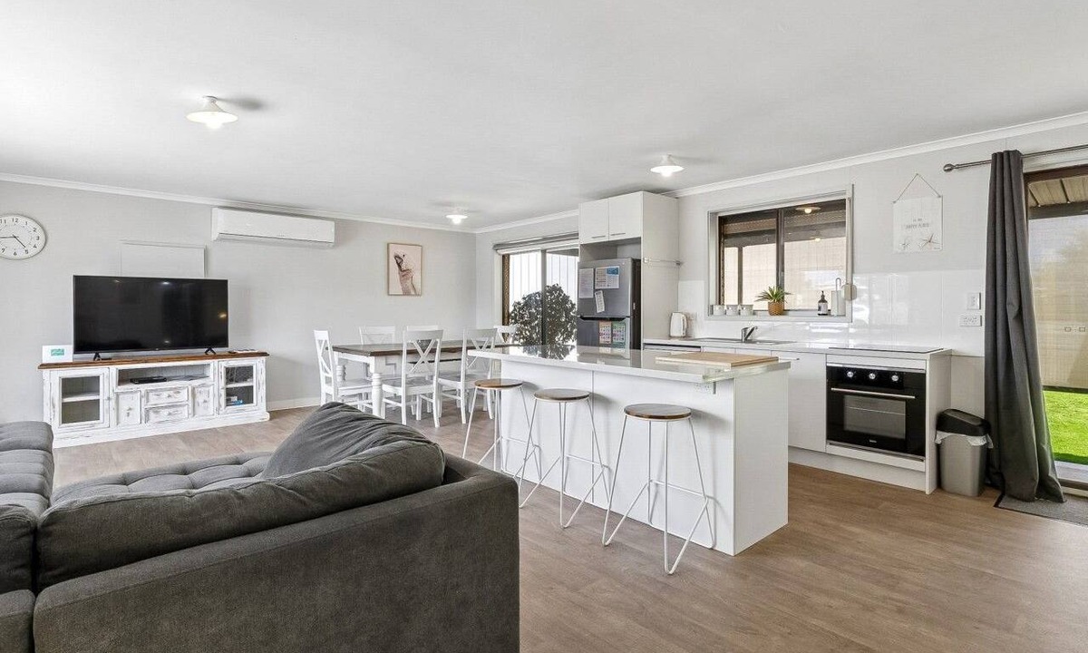 Moonta Bay House | Just About Beachfront - Where Sea Meets Serenity - Moonta Bay