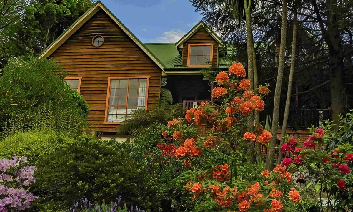 Blackheath Bed & Breakfast | Kalimna Garden Room | Close to the village of Blackheath with FREE continental breakfast