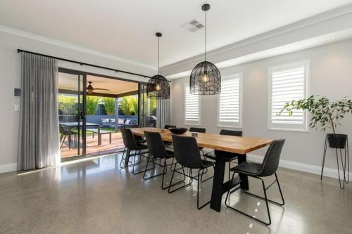 Dunsborough House | Kawana Retreat - modern Dunsborough holiday haven.