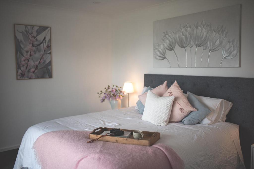 Talunga Villa | Kenton Views Estate 1 King 1 Queen Bed