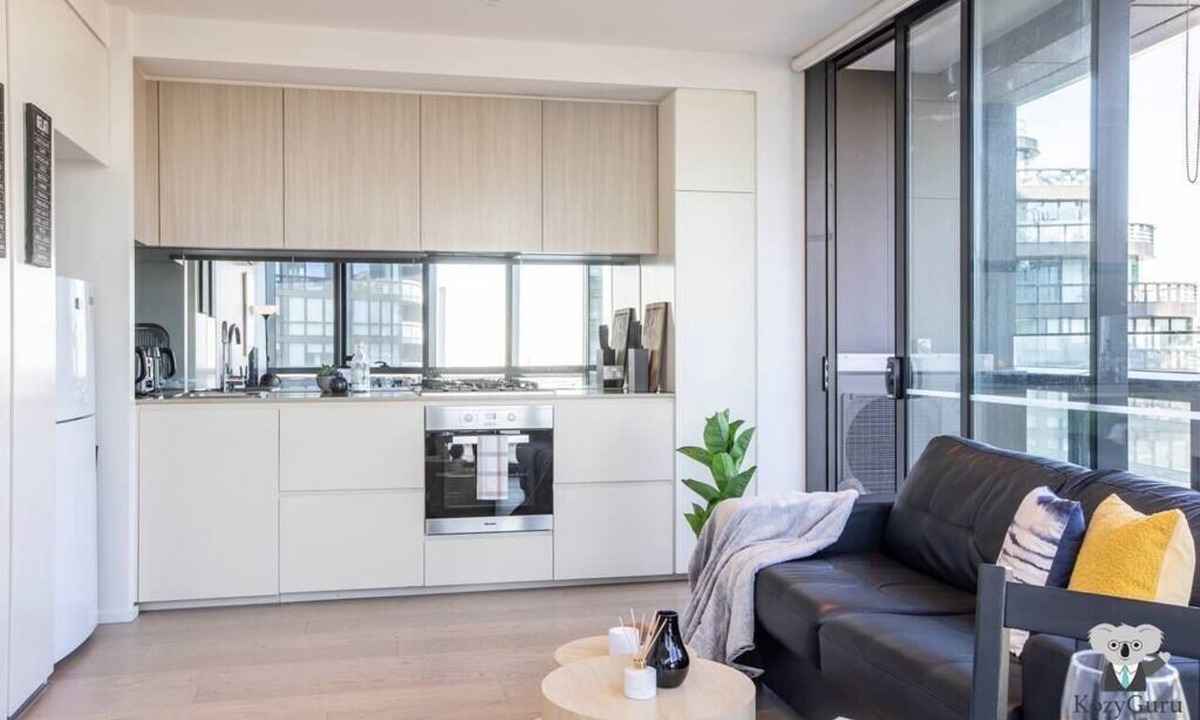 Docklands Apartment | KOZYGURU | DOCKLANDS | HIGH LEVEL WATERVIEW | 1BED | POOL | VDO883