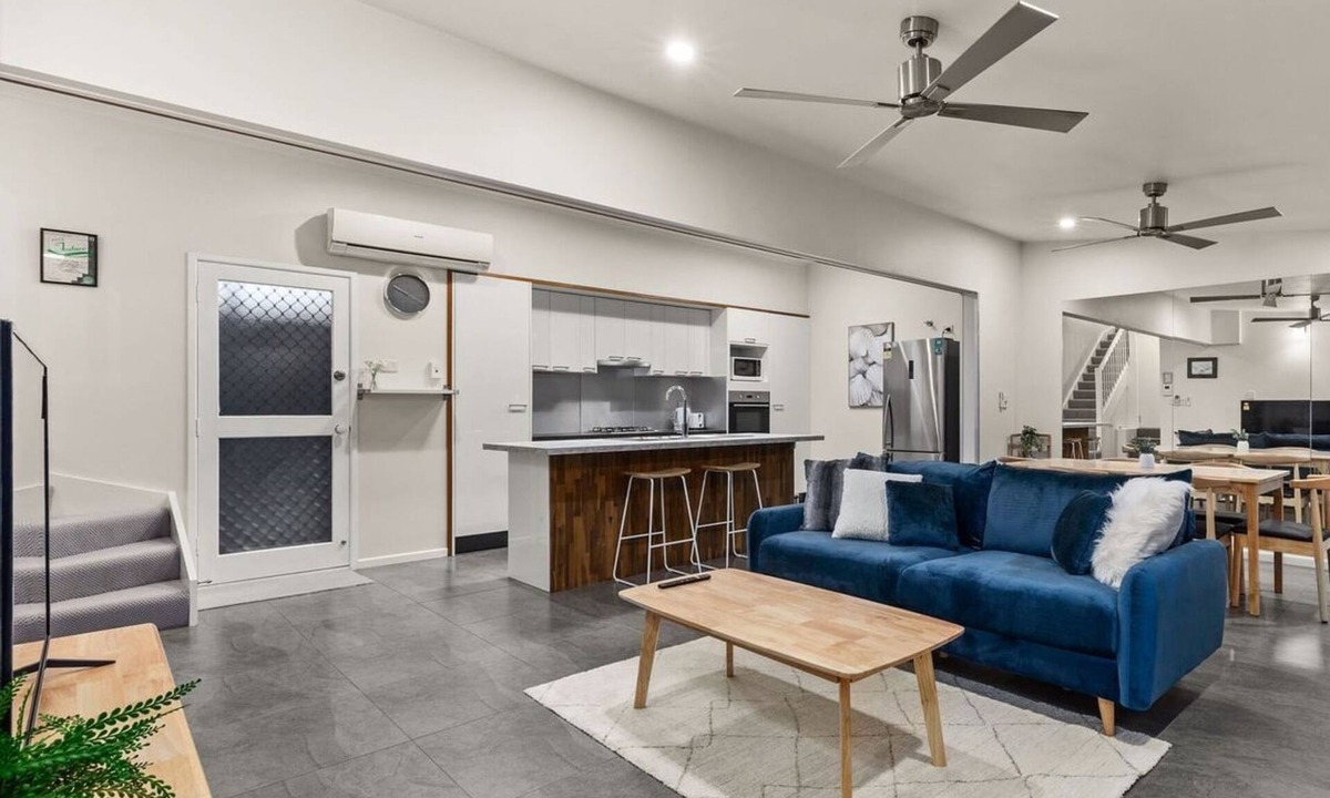 Spring Hill House | KozyGuru | Spring Hill | 2 Bed 2.5 Bath