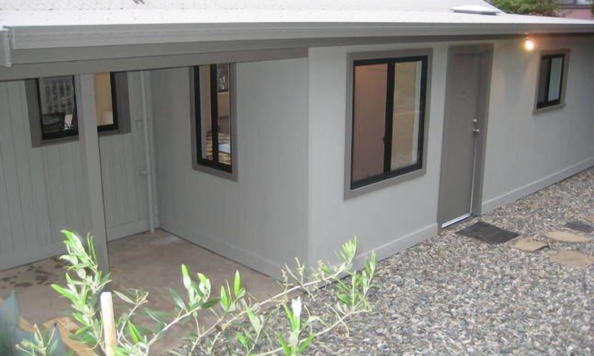 Pambula Beach House | La Cabane - 1 Bedroom Beachside Cottage