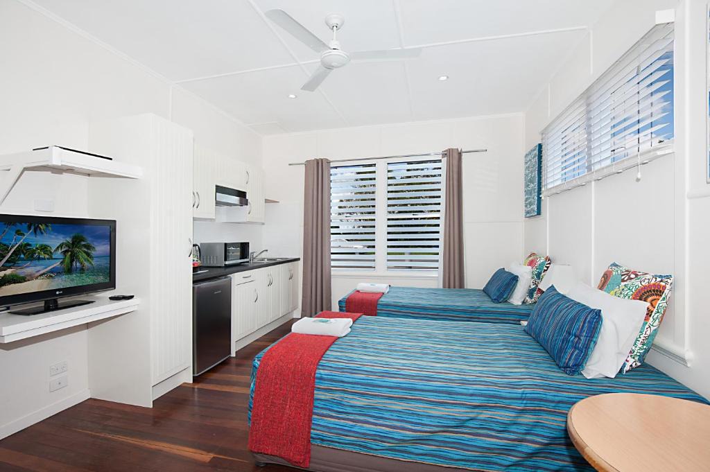 Bilinga Hotel | La Costa Beachside Motel