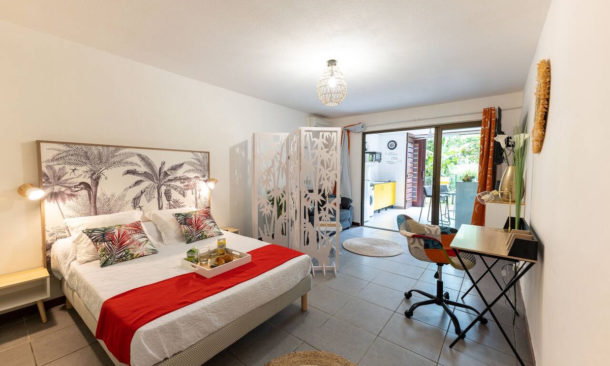 Remire Montjoly Apartment | La perle du Rorota - Large luxury studio with swimming pool and private beach access