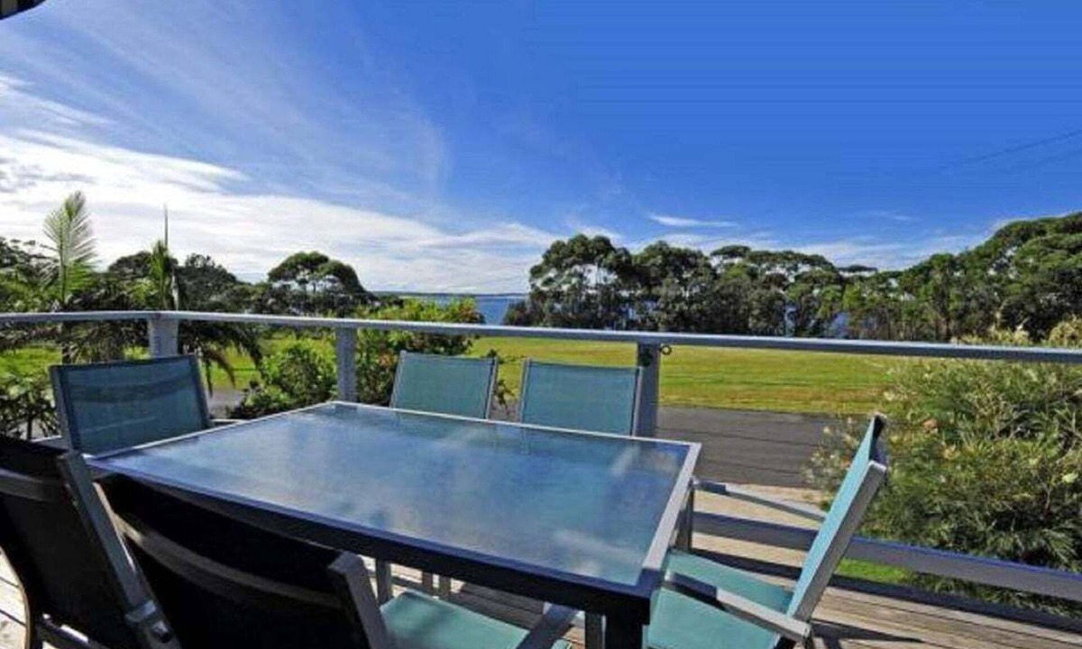 Bendalong House | Lagava ~ Two Storey House with ocean glimpes