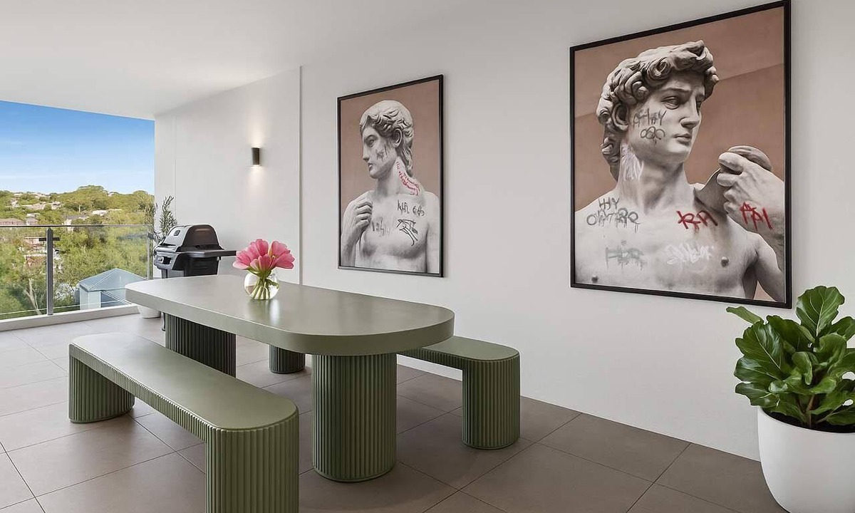 Avoca Beach Apartment | Lake View Art Apt | Walk to Beach