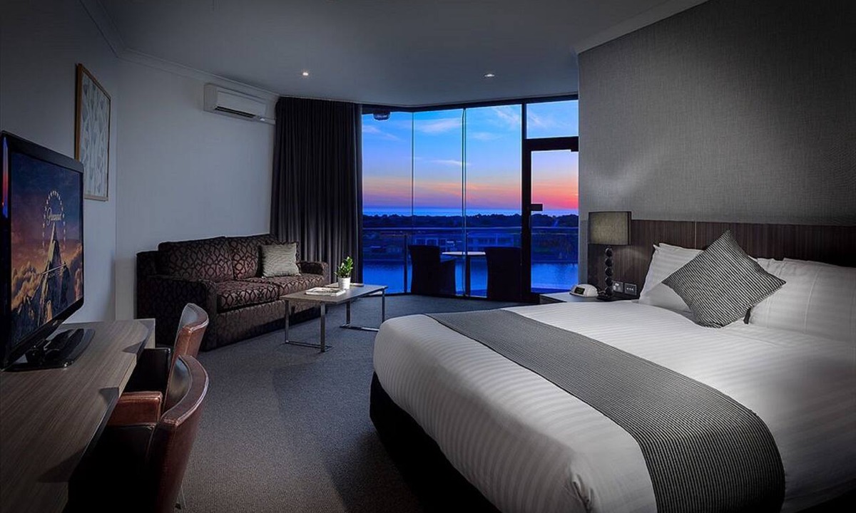 West Lakes Hotel | Lakes Hotel