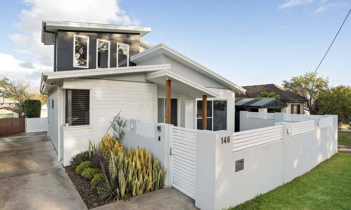 Warners Bay House | Lakeshore Serenity @ Warners Bay