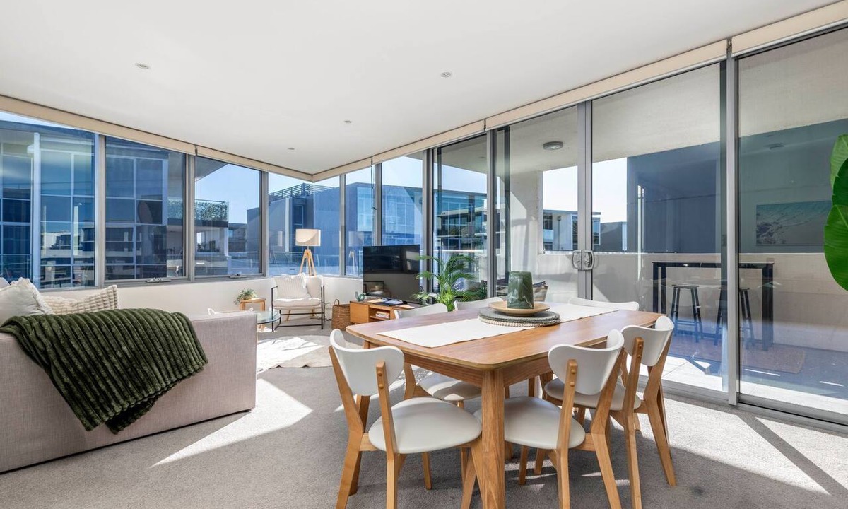 Kingston Apartment | Lakeview Sanctuary - Scenic Waterfront Views