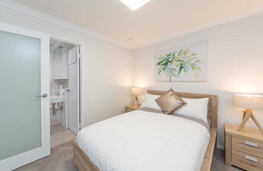 Rockingham Apartment | Lakeview Suite 19