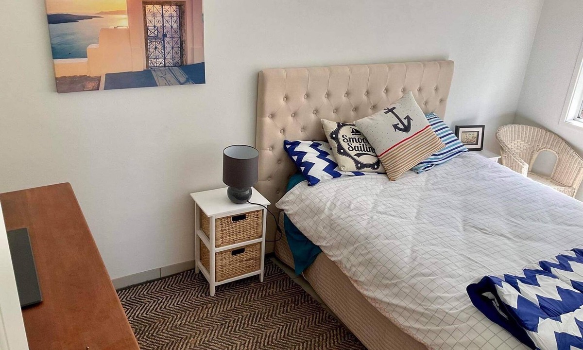 Batehaven Apartment | Large 2 Bedroom seperate private Apartment, pool table, laundry, close to beach