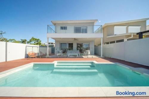 Helensvale House | Large 5-Bedroom Family Retreat in Helensvale with Pool