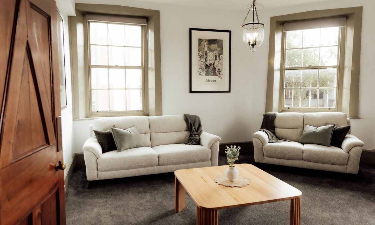 Launceston CBD Apartment | Launceston CBD Charm | 2 Ensuites & Parking