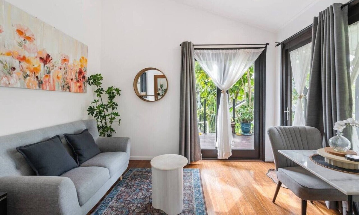 Daisy Hill House | Leafy 1BR Retreat with Pool and Parking in Daisy Hill