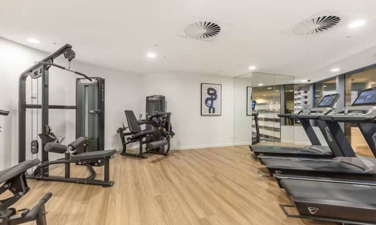 Brisbane Central Business District Apartment | Level 25 River Views at Queen's Wharf | King Bed + Balcony | Heated Pool & Sauna