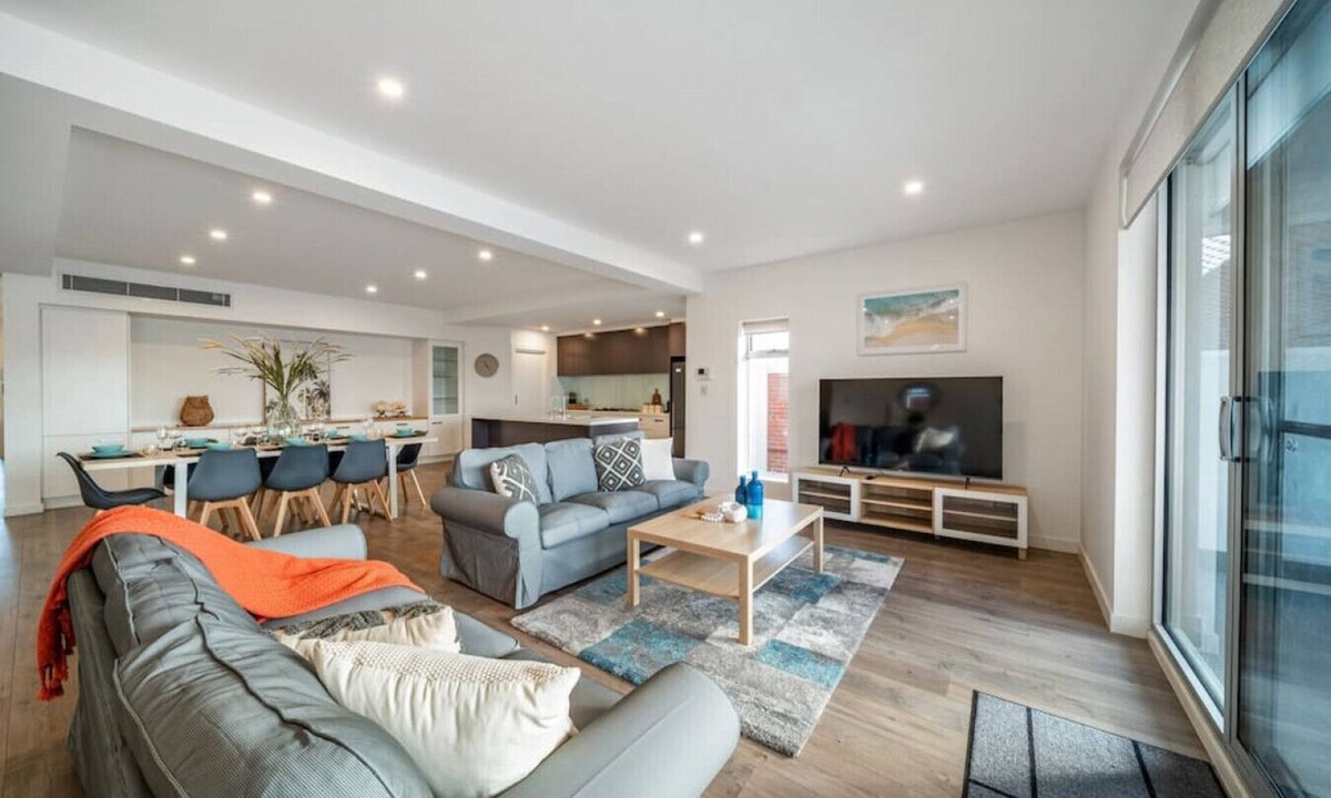 Henley Beach Apartment | Level Up Henley - Modern Comfort near Beach & Dining