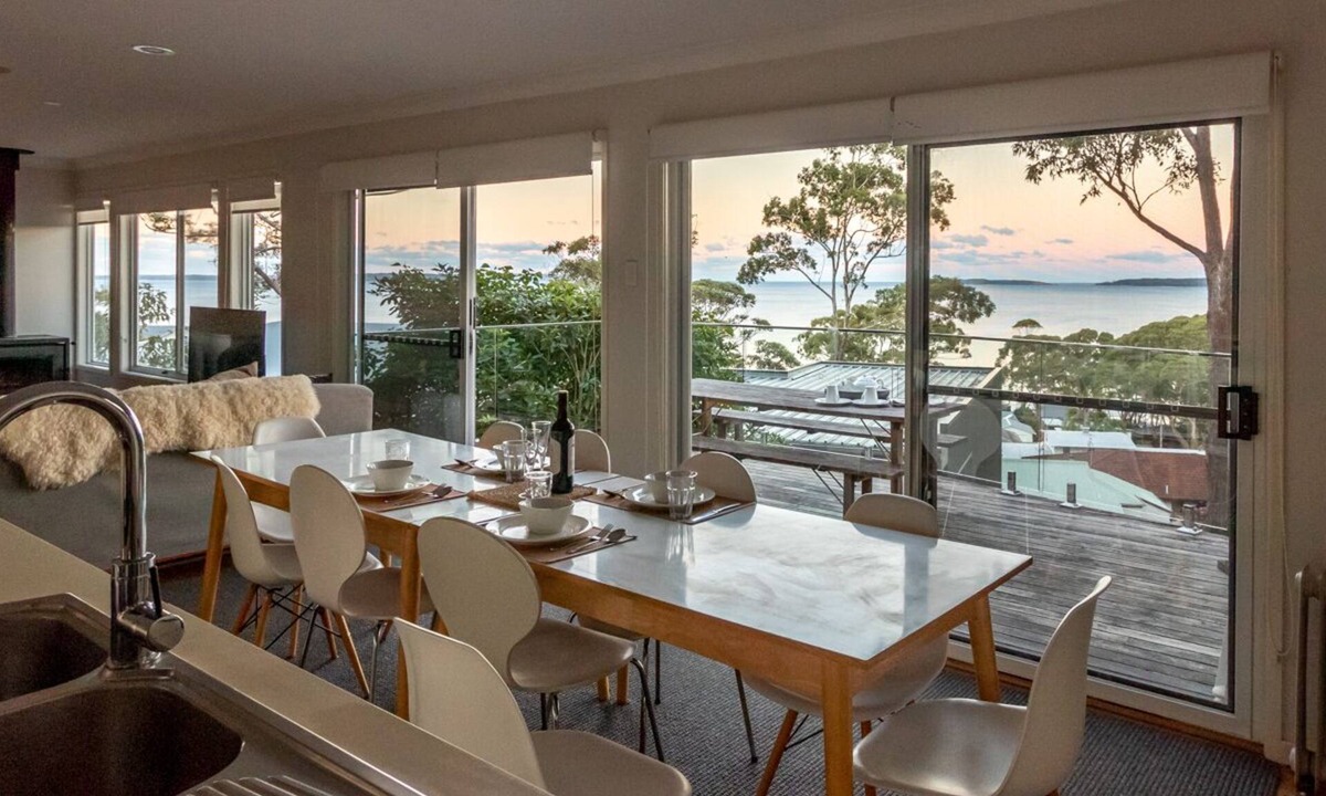 Hyams Beach House | Light and airy house with beautiful bay views