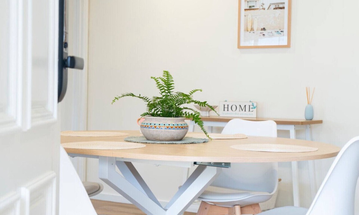 Torquay House | Light filled 2 bedroom central retreat