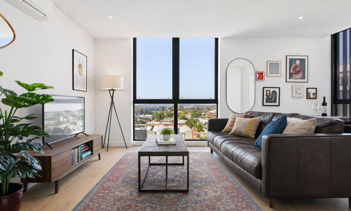 Collingwood Apartment | Light-Filled Artistic Retreat