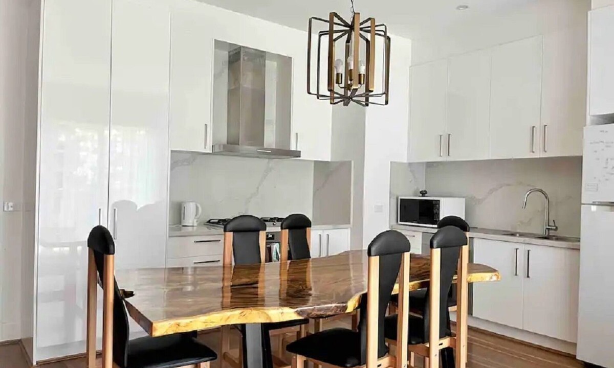 Fitzroy North House | Light Filled Fitzroy North Home + Free Parking, Balcony