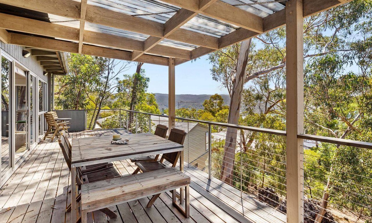Lorne House | Light House