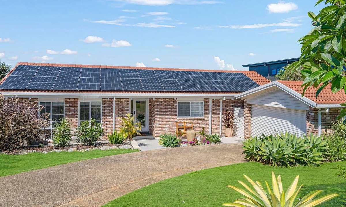 Port Macquarie House | Lighthouse Beach Luxury - Beachside cottage just minutes walk from the beach