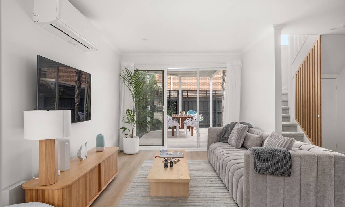 Aspendale House | Lilly Belle - double-storey townhouse
