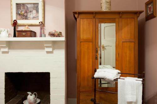 Williamstown House | Linfield Cottage