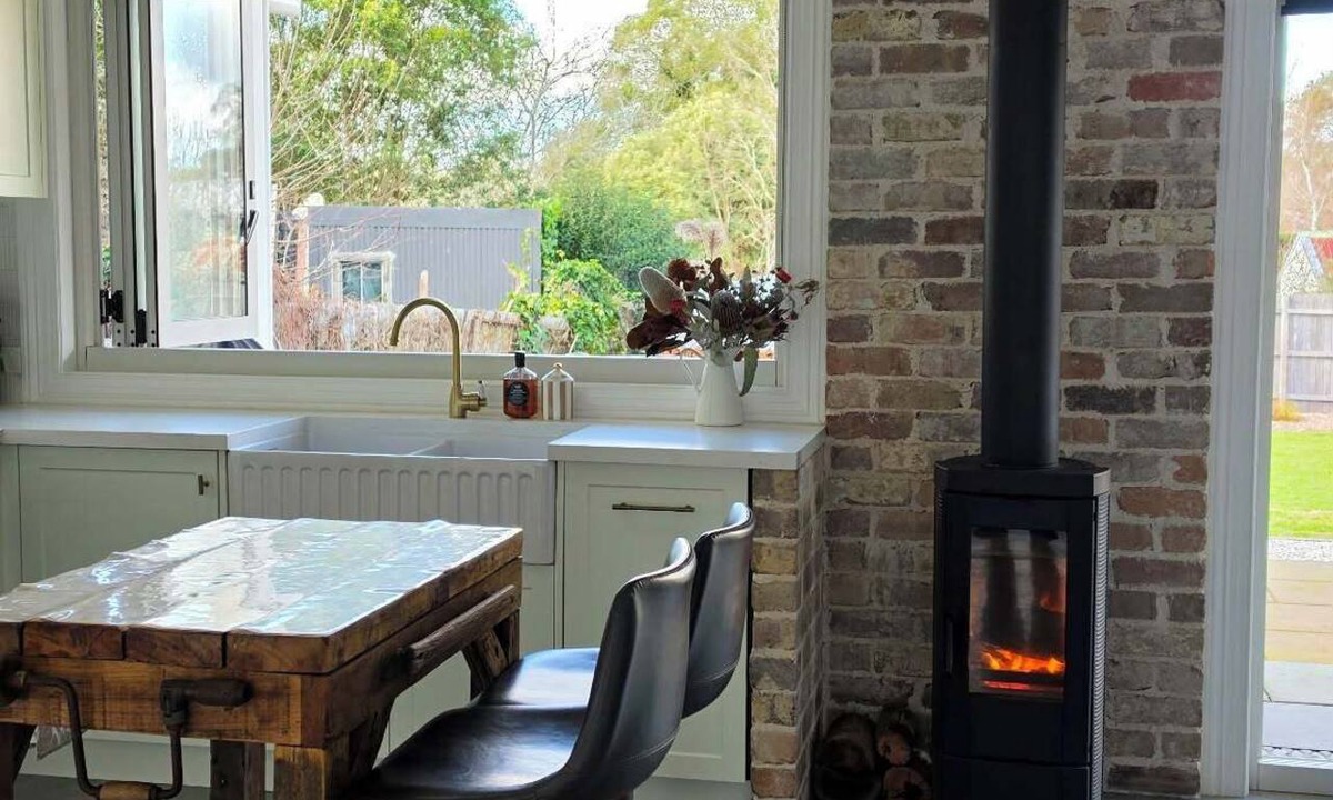Moss Vale Cottage | Little Possum Retreat | Spa, Fire, Pet Friendly & Walkable