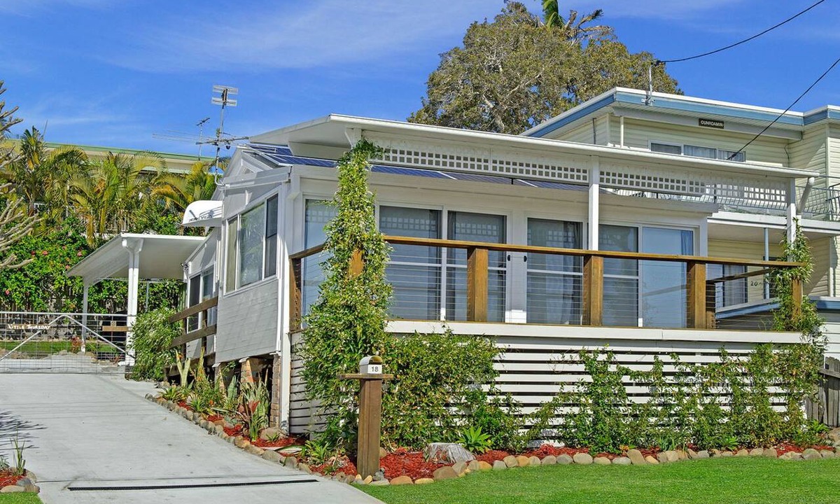 Crescent Head House | Little Thursday, 18 Main Street