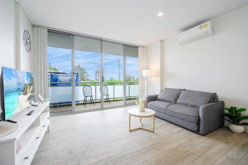 Warwick Farm Apartment | Liverpool 2Br 6ppl near Train Shopping Hospital