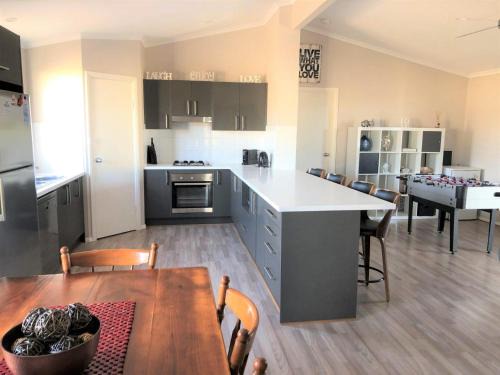 Para Wurlie House | Livnthadream - Point Turton