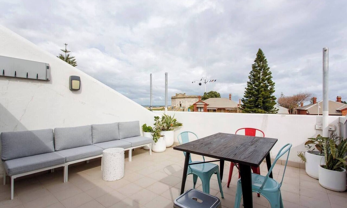 Fremantle Apartment | Located opposite Bathers Beach it is just a step away from the beach and cafes. Magnificent Rooftop balcony to enjoy the famous WA Sunsets, head out and enjoy a wine in the many bars surrounding the Loft.