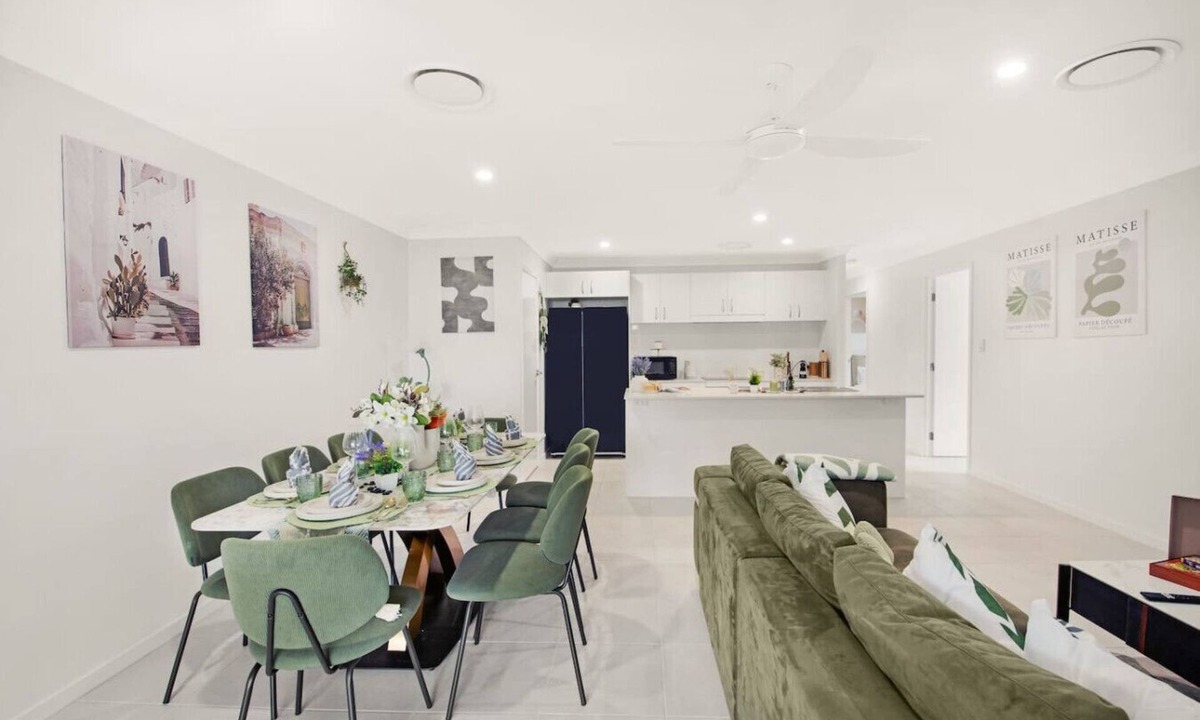 Logan Reserve House | Logan Reserve house/Near Shopping/AC& Parking