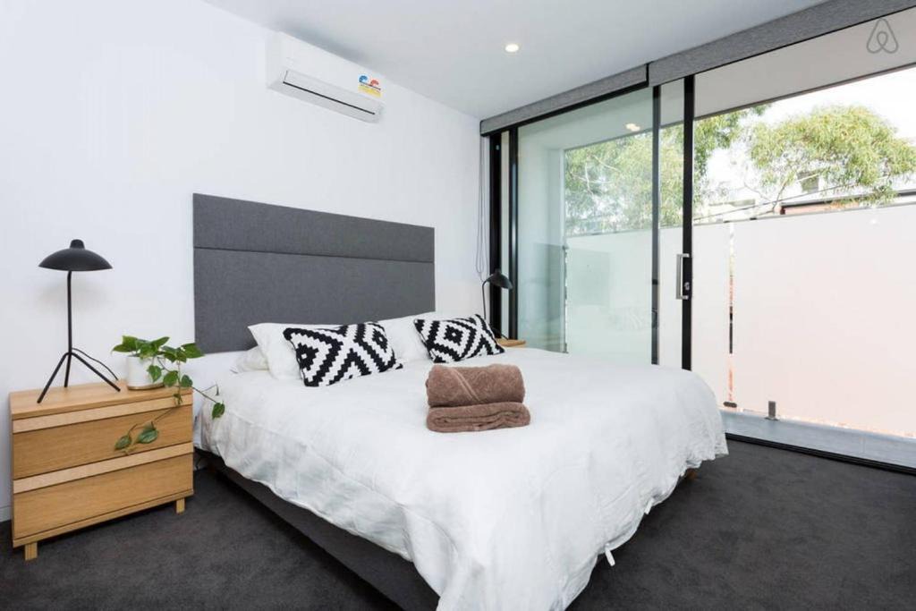 Collingwood Bed & Breakfast | Lola Three Levels of Style with Rooftop Terrace