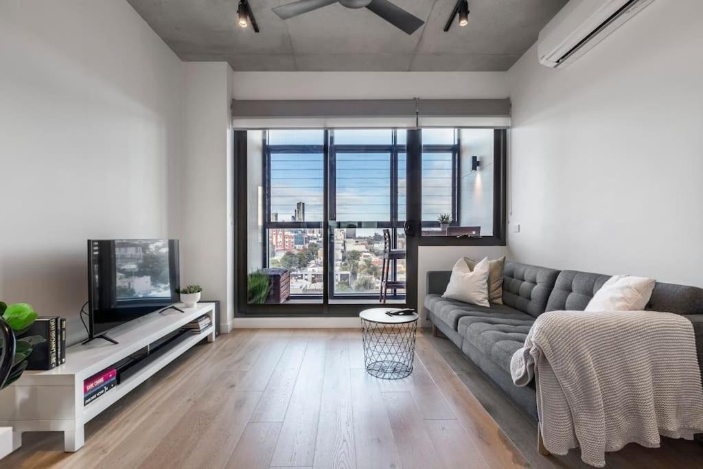 Cremorne Apartment | Lovely 2 bedroom apt with views to South Yarra - 03178