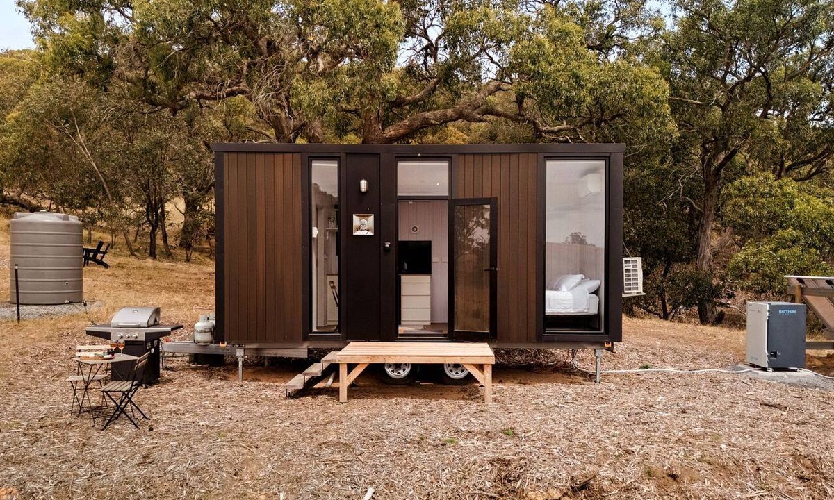 Chintin Cabin | Lovely Tiny House with Outdoor Bath and Great Landscape Views in Victoria