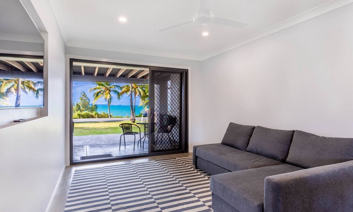 Lammermoor Beach Apartment | Lower level, Cute Apartment on Lammermoor Beach