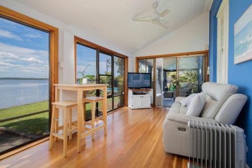 Swansea House | Ludford Lakefront & Beachside Retreat for Groups