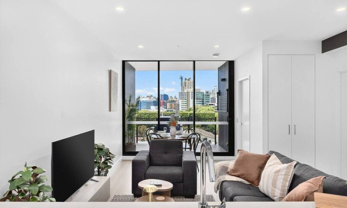 Milton Apartment | Luxe 1Bd | Views | Pool & Parking Walk to Suncorp