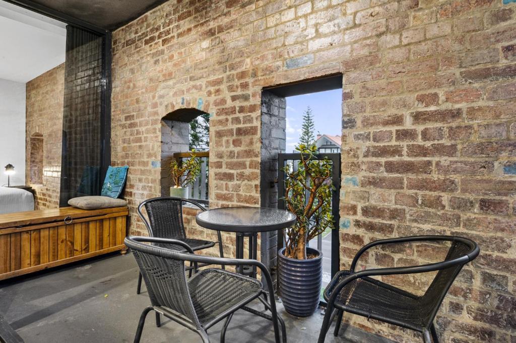 Port Melbourne Apartment | Luxe 2 Bed Apt Seconds to Beach & Minutes to City