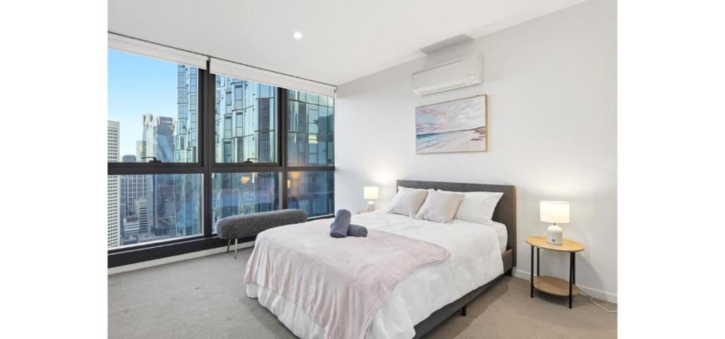Melbourne Central Business District Apartment | Luxe 3BR CBD Sky-Home near Flagstaff Gardens