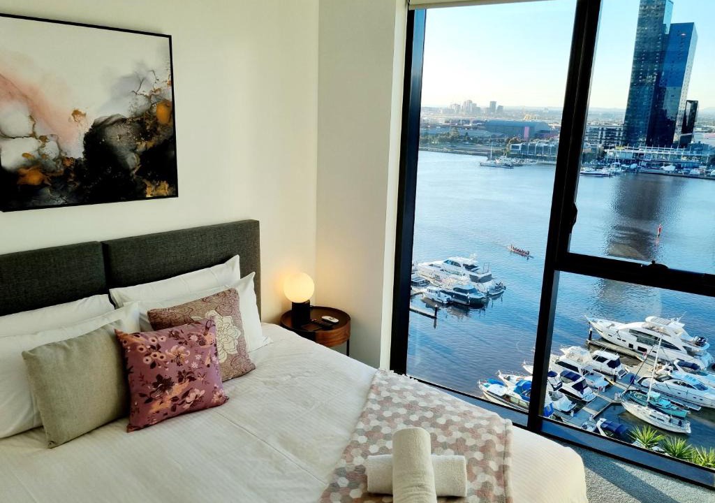 Docklands Apartment | Luxe Waterfront Melbourne