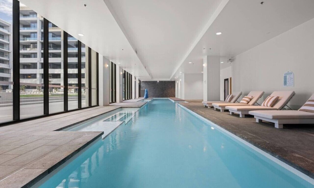 Canberra Apartment | Luxurious 2BR In Sought-After `Eastbourne` Complex