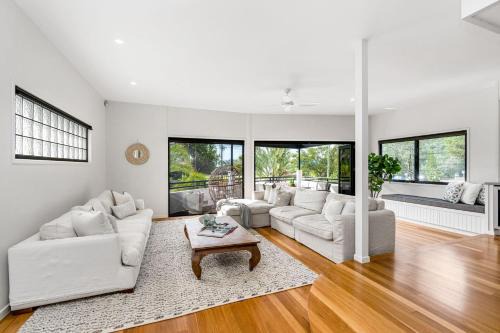 Currumbin House | Luxurious Beachside Oasis with Ocean Views
