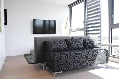 Flemington Apartment | Luxurious Flemington with Stunning Racecourse View