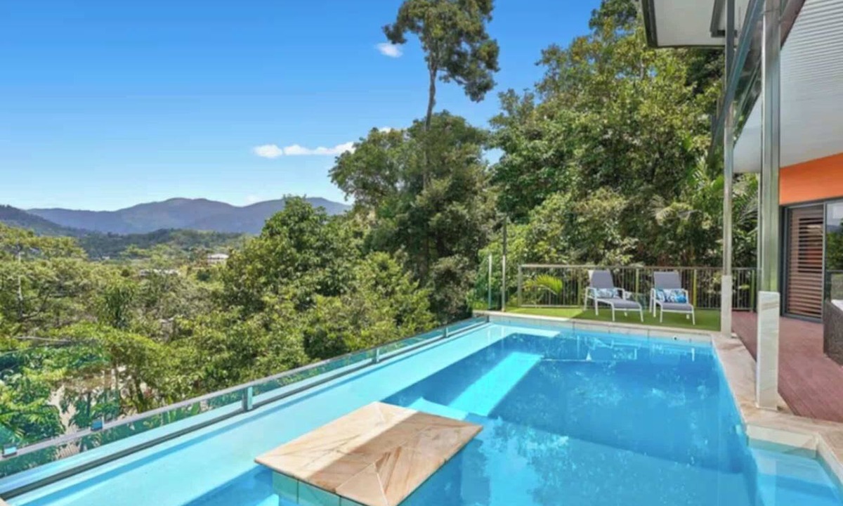 Edge Hill Villa | Luxury 3 bedroom Villa with Private Pool Views