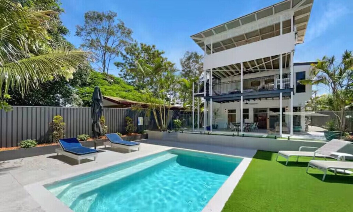Golden Beach House | Luxury 4BD Retreat with Pool - 400m to Golden Beach